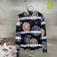 [ของมาใหม่] Versace เสื้อผู้ชายคลาสสิกเสื้อเสื้อแขนยาวผู้ชายคุณภาพสูงคาร์ดิแกนติดกระดุมชุดผู้ชายสไตล์ฤดูใบไม้ผลิและใบไม้ร่วง2023