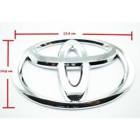 ป้ายโลโก้รถตู้ TOYOTA COMMUTER YARIS ตัวแรกติดด้านหน้าพลาสติกสีโครเมี่ยมขนาด 15.0x10.0cm ติดตั้งด้วยเทปกาวสองหน้าด้านหลัง