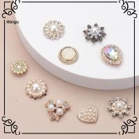 WANGU 10PCS ตัดเย็บเสื้อผ้า คริสตัล รูปดอกไม้ กิ๊บติดผมไข่มุก ปุ่ม Rhinestone เครื่องประดับศีรษะ กระดุมมุก