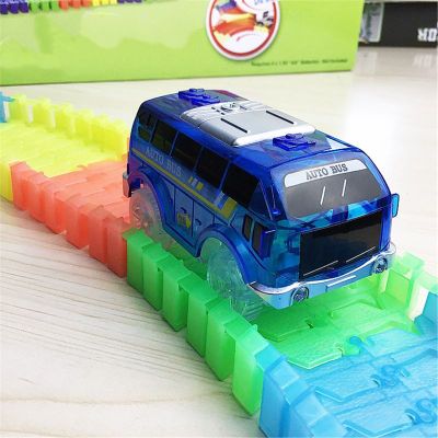 Light Up Toy Car Trackอุปกรณ์เสริมรถแข่งพร้อมไฟLEDกระพริบ 5 ดวงเข้ากันได้กับแทร็กส่วนใหญ่