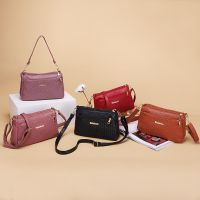 Leisure middle-aged mothers bag running rivers and lakes stalls large-capacity one-shoulder Messenger ladies bag 〖WYUE〗