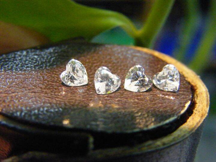 คิวบิกเซอร์โคเนีย-เพชรรัสเซีย-cubic-zirconia-รูปหัวใจ-สีขาว-white-american-diamond-stone-heart-shape-2-5x2-5mm-white-10-pcs-เม็ด