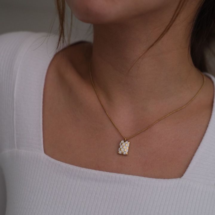 bemet-white-square-necklace