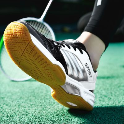 2023รองเท้าวิ่งผู้ชายผู้หญิง,วอลเลย์บอลเทนนิสแบดมินตันมืออาชีพยืดหยุ่นได้สำหรับรองเท้ากีฬาน้ำหนักเบา