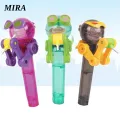 Mira เด็กกินหุ่นยนต์อมยิ้มยืนเครื่องมือกันฝุ่นลูกอมของขวัญผู้ถือเด็กของเล่น. 