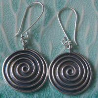 Circle earrings pure silver Thai Karen hill tribe very nice กลมกลมสวยงามไทยตำหูเงินกระเหรี่ยงทำจากมือชาวเขางานฝีมือสวยของฝากที่มีคุณค่าของฝากถูกใจ มีคุณค่า