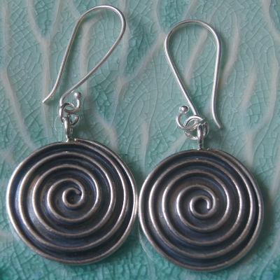 Circle earrings pure silver Thai Karen hill tribe very nice กลมกลมสวยงามไทยตำหูเงินกระเหรี่ยงทำจากมือชาวเขางานฝีมือสวยของฝากที่มีคุณค่าของฝากถูกใจ มีคุณค่า