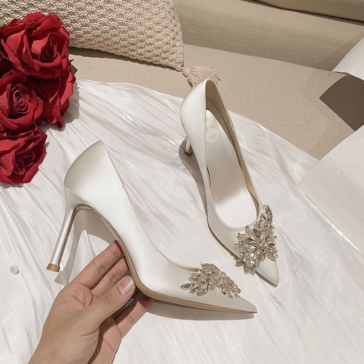qiaoyiluo-รองเท้าแต่งงานไข่มุก-รองเท้าส้นสูง-รองเท้าแต่งงานของผู้หญิง-รองเท้าเจ้าสาว-งานแต่งงาน-รองเท้าสีแดง