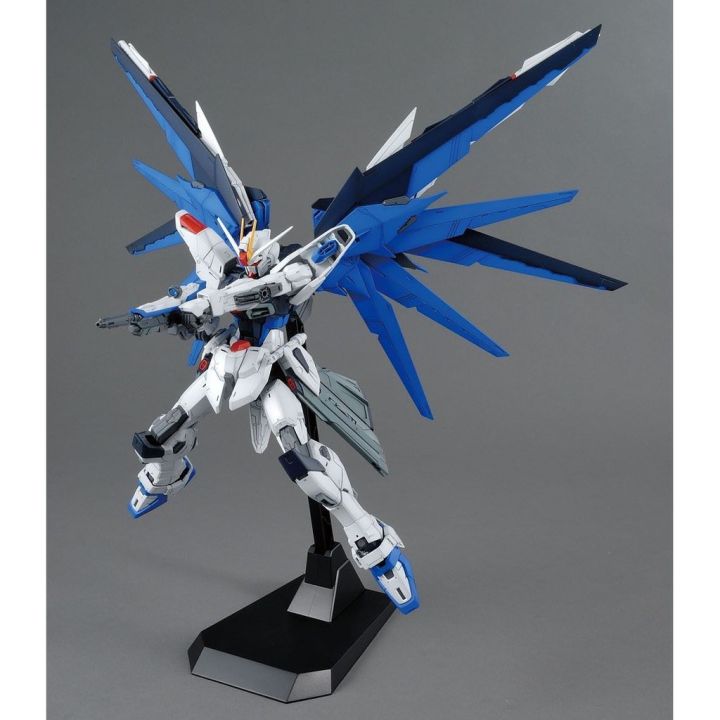 bandai-mg-1-100-freedom-gundam-v2-0