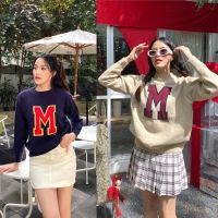 chuuchop_พร้อมส่ง(C7936)✨??Common sweater เสื้อเสวตเตอร์ไหมพรม อักษร M มี2สี