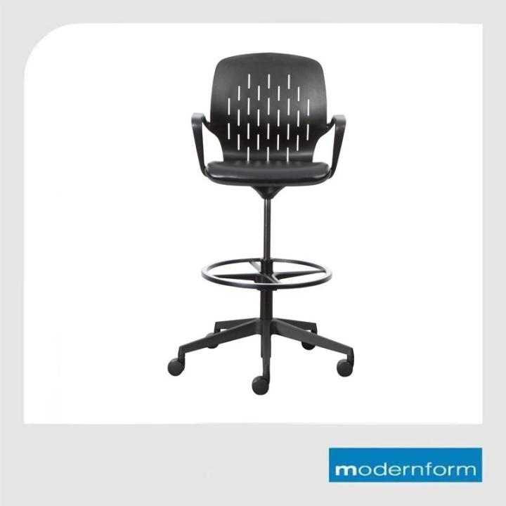 modernform-เก้าอี้อเนกประสงค์-รุ่น-s-chair-พนักพิงสูง-ยืดหยุ่นโค้งรับตามสรีระผู้นั่ง-เสริมความสบายด้วยที่วางแขนทรงเท่-พร้อมที่พักเท้า-เบาะหนังเทียมดำ-ขาดำ