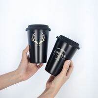 【High-end cups】สแตนเลสแก้วกาแฟที่มีฝาปิดซิลิโคนแขนฟางสร้างสรรค์รูปแบบตัวอักษรท่องเที่ยวตั้งแคมป์สีดำนมชาถ้วยบ้านของขวัญ