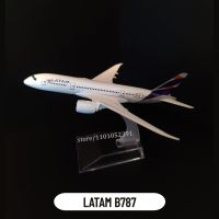 เครื่องบิน B787สำหรับเด็กชายสายการบินชิลีของเล่นขนาดจิ๋วหล่อจากการบินเครื่องบินจำลองจำลองอัตราส่วน1/400พวงกุญแจโลหะรูปเครื่องบิน