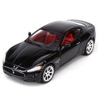 1:24 2008 Maserati GranTurismo รถสปอร์ตแบบไฟฟ้าสถิตโมเดลรถสะสมของเล่นรถ