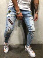 Celana Jeans Denim ผสมผ้าฝ้ายมีรอยขาดแบบรัดรูปสำหรับผู้ชายกางเกงดินสอสีฟ้าแบบเย็บปะติดแนวสตรีทสวมใส่ฮิปฮอปเข้ารูปพอดี