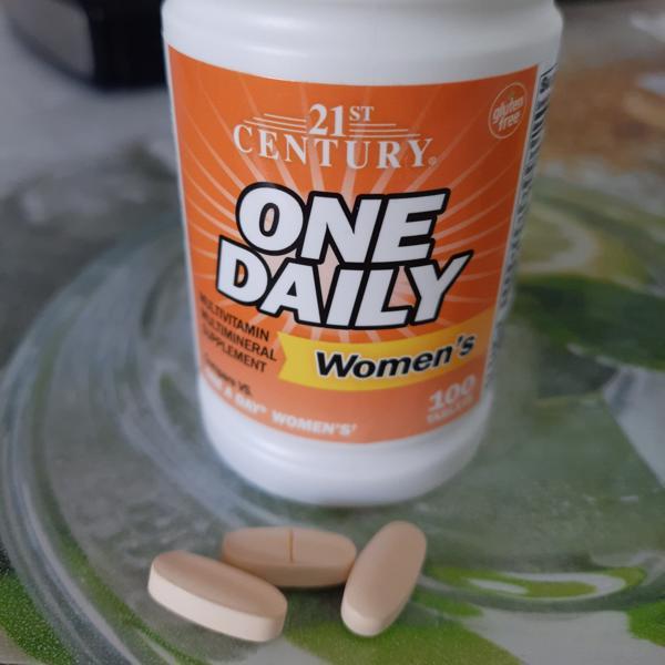 one-daily-womens-100-tablets-21st-century-วิตามินรวมและแร่ธาตุ-21-ชนิด-สำหรับผู้หญิง-แค่ทานวันละเม็ด