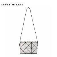 ◙☒♟ Issey Miyake กระเป๋าสตรีกามเทพฤดูร้อนใหม่ Limited Geometric Rhombus ไหล่เดียว Messenger Rhombus Mini Small Satchel Bag