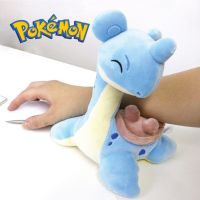 2023 Takara Tomy Kawaii Wink Lapras โปเกมอนตุ๊กตาอะนิเมะที่จับมือโปเกมอนตุ๊กตายัดไส้ตกแต่งห้องของขวัญ20ซม.