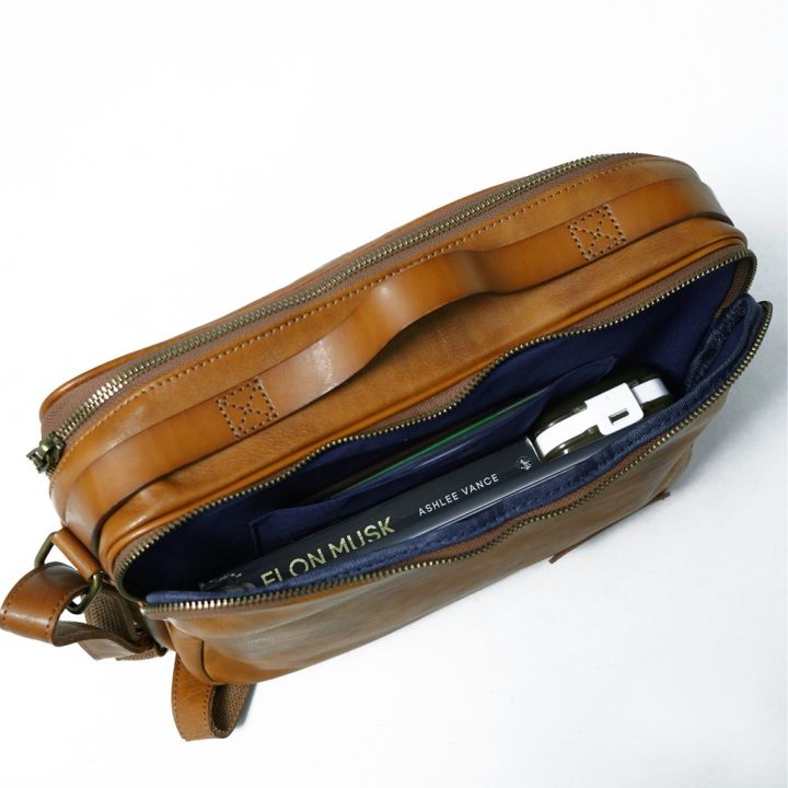 กระเป๋าสะพายข้างหนังแท้-รุ่น-darwin-b-lbr-1139-messenger-bag-รุ่นใหม่ล่าสุด-ราคาพิเศษเพียง-4-290-บาท-เท่านั้น