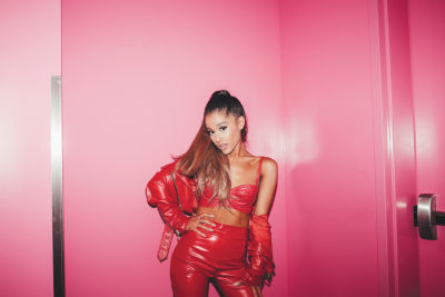 โปสเตอร์ Ariana Grande อารีอานา กรานเด Poster รูปภาพขนาดใหญ่ ตกแต่งผนัง ของแต่งบ้าน ของแต่งห้อง โปสเตอร์ติดผนัง ของสะสม โปสเตอร์ติดห้อง 77poster