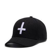 【KFAS Clothing Store】 Black Cross Cap สำหรับผู้ชายและผู้หญิงแฟชั่นรูปแบบด้านหลังหมวก Hip Hop Rock Sun หมวกชายกระดูกหมวกเบสบอล