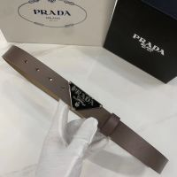 Prada ชุดเดรสทรงสามเหลี่ยม,ชุดเดรสสั้นเข้าคู่แบบลำลองเข็มขัดตัวอักษรทรงสามเหลี่ยมคว่ำ