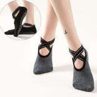 【YD】 Socks with Straps for Non-Slip Grips Pilates Slippers Ideal Pilates Barre Ballet Dance Barefoot Workout