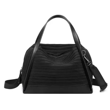 Issey miyake discount messenger bag ราคา