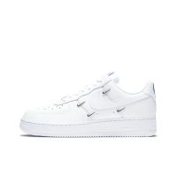 【พร้อมส่งของแท้?/ รุ่นนี่ใส่ตรงไซส NIKE Air Force 1 Low 07 Chrome Luxe“ กีฬา（สินค้าพร้อมกล่อง อุปกรณ์ครบ จัดส่งฟรี）