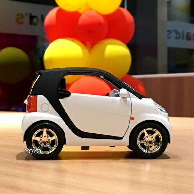 1:32 Simulation Car Smart Alloy Car Model Diecast Metal Toy Vehicles Mini Car Model Sound and Light Collection Children Toy Gift