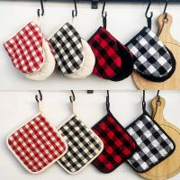 1 Pcs Kitchen Microwave Oven Anti-scalding Glove Fashion Plaid Mitts Potholder Tray Dish Bowl Holder Baking Insulation Hand Clip