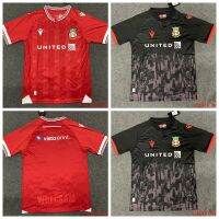 เสื้อเชิ้ตสำหรับสนามกีฬาที่บ้าน/ออกไปของมณฑล Wrexham 23-24ฟุตบอลคุณภาพไทยเจอร์ซี่รุ่นแฟน