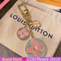 M69571 LouisˉLadies Keyfob ในการขาย แบรนด์เดิมผู้ชายคุณภาพสูง Keyfob รถ Keyfob และของขวัญวันเกิดกระเป๋าสุภาพสตรีจี้พวงกุญแจสร้างสรรค์