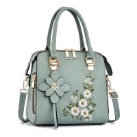 Wholesale handbag 2021 new fashion handbag embroidered middle-aged contracted one shoulder inclined shoulder bag