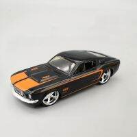 Mustang 1/43โมเดลรถสปอร์ตโลหะอัลลอยด์รถจำลองคลาสสิกสำหรับจัดแสดงของเด็ก