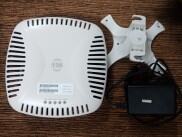 THIẾT BỊ PHÁT WIFI ARUBA IAP 135 RW KÈM NGUỒN VÀ CHẤN ĐẾ. BH 12 THÁNG NEW