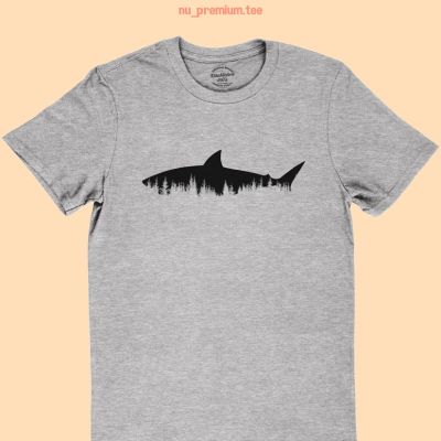 การออกแบบเดิมเสื้อยืดลาย ปลา ฉลาม Shark x Forest แนว Hipster มีหลายสี คอกลม แขนสั้น ไซส์ S - 2XLS-5XL