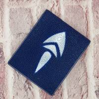 กระเป๋าตังค์หนังปลากระเบน Stingray Wallet มีมุกขาวด้านหน้ากระเป๋า แบบจรวด กระเป๋าสตางค์ปลากระเบน กระเป๋าหนังปลากระเบนแท