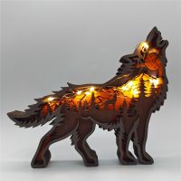 Decoración del hogar de madera ahuecada estatua de alce de lobo pequeño y oso marrón figuritas bonitas adornos de escritorio con luz LED regalos de decoración del hogar