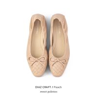 Sweet Palettes รองเท้าหนังแกะ Diaz Craft Peach