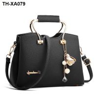 Fashionable female bag 2023 summer new high-capacity atmospheric tide with the single shoulder