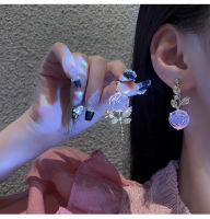 กรุงเทพฯ จัดส่งที่รวดเร็ว Jewelry niche design pearl flower earrings 2023 new trendy light luxury high-end small stud earrings for women