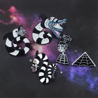 【DT】hot！ Snake Brooch Constellation Beetlejuice Sandworm Lydia Deets Web Enamel Pin Horror Movie Badge Jewelry