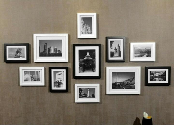Bộ khung ảnh treo tường: Tìm kiếm bộ khung ảnh treo tường tuyệt đẹp để tạo nên không gian trang trọng và đặc biệt cho những bức ảnh của bạn. Khung ảnh treo tường là một phương tiện trang trí đầy phong cách với nhiều màu sắc, kiểu dáng và chất liệu khác nhau, sẵn sàng để tăng thêm vẻ đẹp cho căn phòng của bạn.