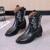 HOT★รองเท้าบูทขนาดใหญ่ปักเท้าสำหรับผู้หญิง sepatu BOOT pendek รองเท้าบูทส้นเตารีดอัศวินสไตล์ยุโรปอเมริกันรองเท้าหนังผู้ชายฤดูหนาว2023ฤดูใบไม้ร่วง