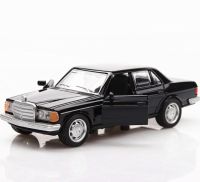 W123รถคลาสสิก1/36 E-Class รถคลาสสิกแบบย้อนยุครถดึงกลับรุ่น2ประตูเปิด Kids Toys จำลองพร้อมกล่องเดิม