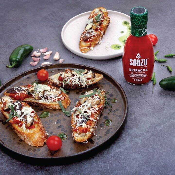 แซ่บซู่-official-store-ซอสพริกศรีราชา-225มล-จากพริกจาลาฟิโน่-6-ขวด-sabzu-sriracha-sauce-with-jalapeno-6-pcs