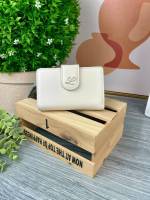 Lyn กระเป๋าเงินใบกลางรุ่นใหม่ วัสดุหนังเรียบ Size : 14x9x3.5 cm.  Outlet แท้100%