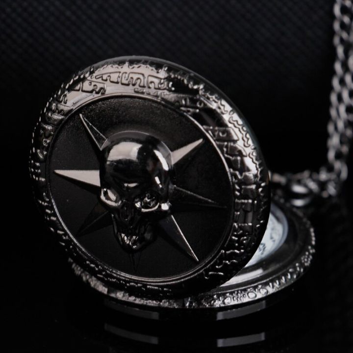 กระเป๋าควอทซ์แบบฝาพับสีดำกะโหลกศีรษะนาฬิกาพร้อมโซ่ผู้ชายผู้หญิงนาฬิกานาฬิกาพกคลาสสิคโบราณ