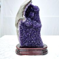 อเมทิสต์ (Amethyst Geode) สูง 20 ซม.3.35KG เสริมฮวงจุ้ย ด้านการเงิน การงาน ความสำเร็จ ช่วยเรื่องสมาธิ และการนอน